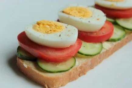 Hideg szendvicsek egyszerű és gyors snack (uborka paradicsom tojás) Hideg szendvicsek, gyors és könnyű snack-