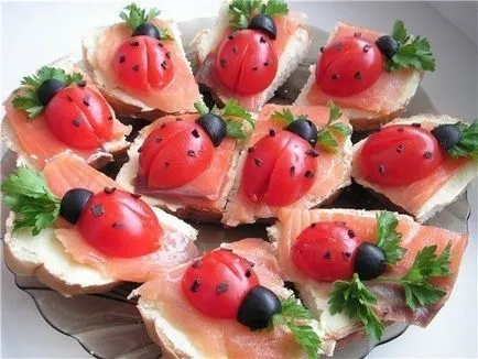 Hideg szendvicsek egyszerű és gyors snack (uborka paradicsom tojás) Hideg szendvicsek, gyors és könnyű snack-