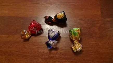 Tulipánok édességek kezével