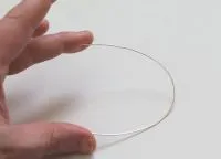Gyöngyök kő kezük