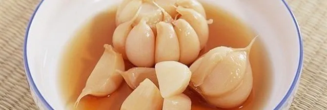 Ecetes fokhagyma fejek a téli - video recept (pácolt) Ecetes fokhagyma fejek a téli - egy recept videó