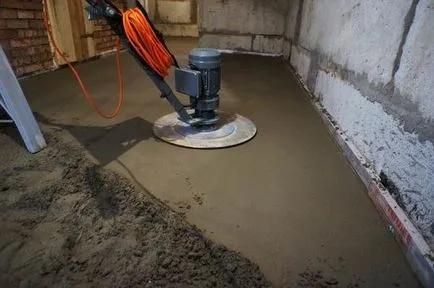 Esztrich padló, egy magánházban, a saját kezével, mint a lehetőség, hogy a padló bázis (emelet) Esztrich padló, egy magánházban, a saját kezével, mint a lehetőség, hogy az aljzatra