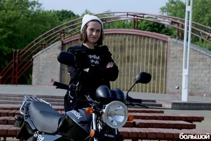 Egy lány és egy motorkerékpár, mint ahogy elkezdődött