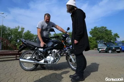Egy lány és egy motorkerékpár, mint ahogy elkezdődött