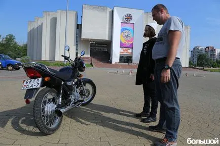 Egy lány és egy motorkerékpár, mint ahogy elkezdődött