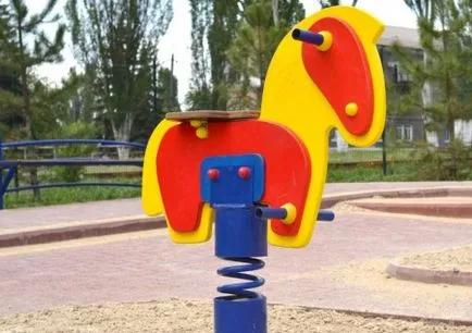 Gyermek hinta kezeddel (85 fotó), hogyan lehet egy gyerekhintával fa és fém ház és a (gyermek) Gyermek hinta kezeddel (85 fotó), hogyan lehet egy gyerekhintával fa és fém otthoni és