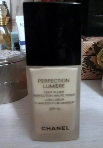 Két krém Chanel vitalumiere aqua és a tökéletesség Lumiere - értékelés kozmetikumok (aqua) Két krém Chanel vitalumiere aqua és a tökéletesség Lumiere - a kozmetikai vélemények