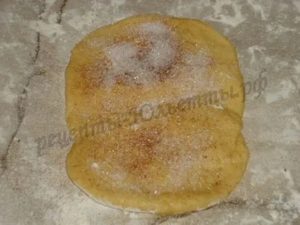 Forma tekercsek fotók, mint egy szép öntött zsemle élesztőből tésztát