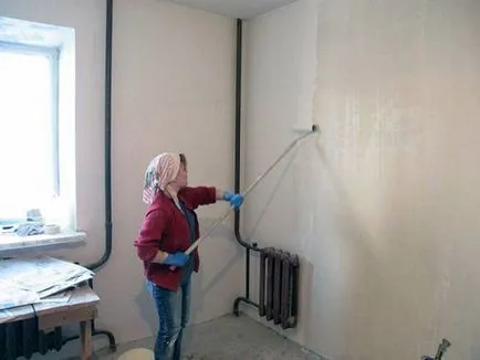Primer tömítő fal előtt (mielőtt) Mosni a falakon, mielőtt a töltőanyag