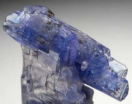 Riddle Tanzanites kő, tulajdonságait és jellemzőit (jellemzők) Titokzatos kő Tanzanite, tulajdonságai és jellemzői
