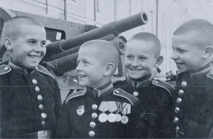 Cadet mellkas nem befogadni rendelések