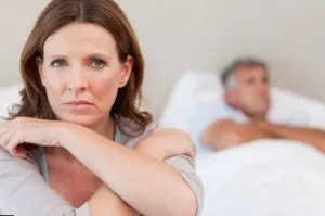 Hogyan kell kezelni a hőhullámokat a menopauza idején a nők az otthoni, gyógynövények és gyógyszerek