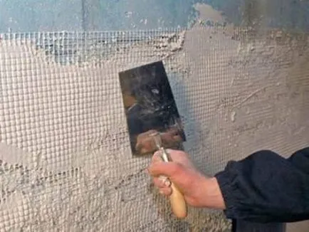 Hogyan kell alkalmazni a dekoratív vakolat a falon kezével videó kezdő mester osztály (falak) Hogyan kell alkalmazni a dekoratív vakolat a falon kezével videó kezdő mesterkurzust
