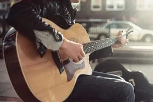 Hogyan lehet megtanulni gitározni egyedül a semmiből otthon (egyedül) Hogyan lehet megtanulni gitározni egyedül a semmiből otthon