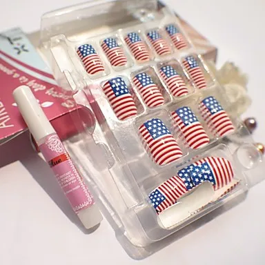 Hogyan kell felhívni az amerikai zászlót a körmök