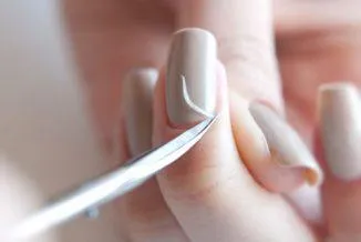 Hogyan vágja cuticles otthon videó, fotók, lépésről lépésre, olló, csipesz, és ha szükséges (kutikula) Hogyan vágja cuticles otthon videó, fotók, lépésről lépésre, olló, csipesz, és ha szükséges,