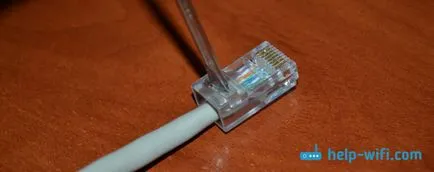 Mivel a hálózati kábel nélkül szorító szerszámmal (csavarhúzó)