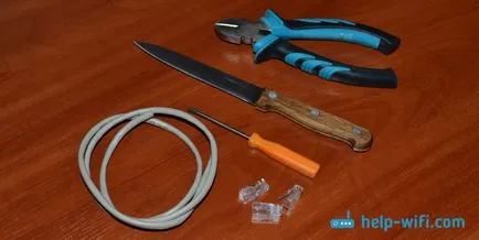 Mivel a hálózati kábel nélkül szorító szerszámmal (csavarhúzó)