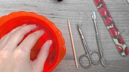 Hogyan vágja le a kutikulát a home video környezet, fotó, fokról-fokra, olló, csipesz, és hogy a (otthon) kell lennie Hogyan vágja cuticles otthon videó, fotók, lépésről lépésre, olló, csipesz, és ha szükséges,