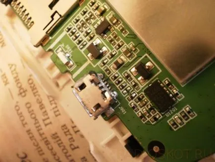 Cseréje egy törött USB-nyílás a lemez