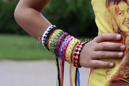 Hogyan szőni szalagok lépésről lépésre mesterkurzusokat fotókkal (hogyan kell szőni dísz a szalagok) Hogyan szőni szalagok lépésről lépésre mesterkurzusokat fotókkal