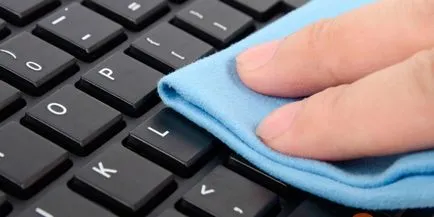 Hogyan tisztítható a laptop a portól magad, hogy mennyi időt vesz igénybe, és milyen gyakran lehet (sokkal) Hogyan tisztítható a laptop a portól magad, hogy mennyi időt vesz igénybe, és milyen gyakran lehet