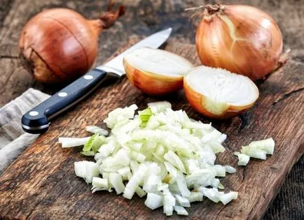 Hogyan húzza hagymát könnyek nélkül