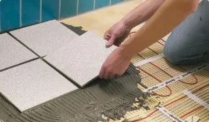 Hogyan kell helyesen és gyorsan érezze magát a meleg padló