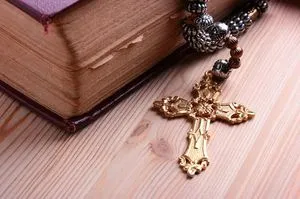 Hogyan szánni egy keresztet a templom - akár a Szent Ház (Church) Hogyan szánni egy keresztet a templom -, hogy a szent ház