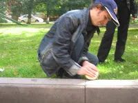 Hogyan kell megnyitni egy üveg sprotni két teáskanál és cipők