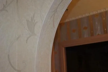 Hogyan illessze tapéta fölött arch