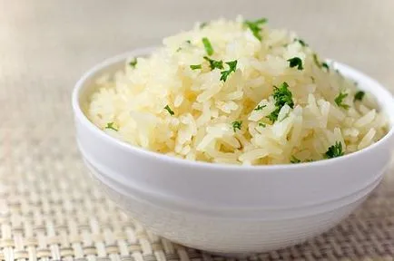 Főzni rizs, így nem tapadnak össze (pot öntsünk forró) Főzni rizs, így nem tapadnak össze