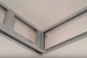 Hogyan készítsünk egy doboz gipszkarton mennyezetre