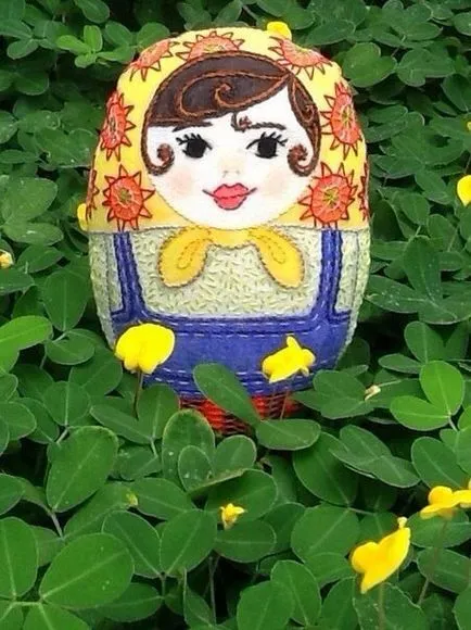 Hogyan készítsünk matryoshka szövet a kezét