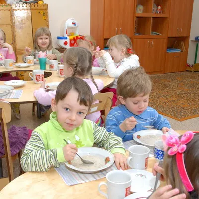 Az élet az árvaházban - egy belenézel, jó cselekedetek iroda (home) Az élet az árvaházban - a kilátás a belső, jó cselekedetek Iroda