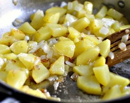 Sült burgonya hússal (egy serpenyőben, a multivarka) recept (recept) Sült burgonya hússal (egy serpenyőben, a multivarka) Recept