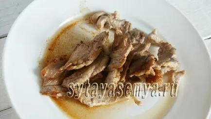 Sült burgonya hússal a serpenyőben (burgonya) Sült burgonya hússal egy serpenyőben