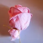 Hogyan tegyük egy rózsát szalvéták kezük mesterkurzus fotókkal és videó (kezével) Hogyan tegyük egy rózsát szalvéták kezük mesterkurzus fotókkal és videó
