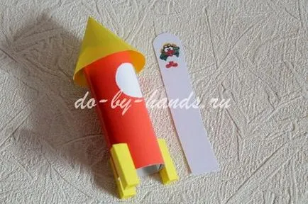 Hogyan készítsünk egy rakéta ki a papírt a kezét