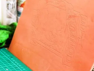 Hogyan készítsünk lenyomatot a bőr a hazai mester osztály saját kezűleg otthon (mint ahogy a dombornyomott bőr otthon) Hogyan készítsünk lenyomatot a bőr a hazai mester osztály saját kezűleg otthon