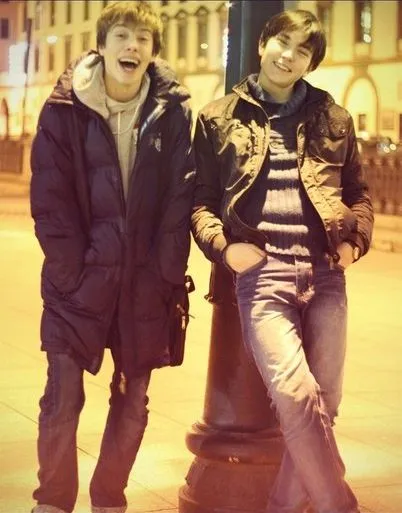 Hogy vannak a gyerekek Putyin, Medvegyev és Abramovics (a képen), hogy hozzanak létre egy nyereséges vállalkozás a semmiből! (Putina) Hogy vannak a gyerekek Putyin, Medvegyev és Abramovics (a képen), hogy hozzanak létre egy nyereséges vállalkozás a semmiből!