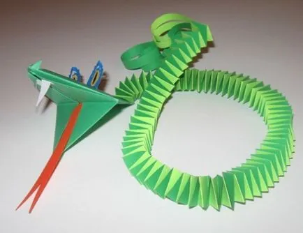 Snake origami mesterek az ország