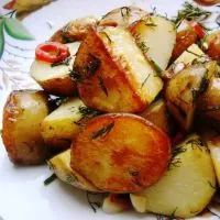 Burgonya a kemencében fokhagymás (fokhagyma) A fokhagyma burgonya a sütőben