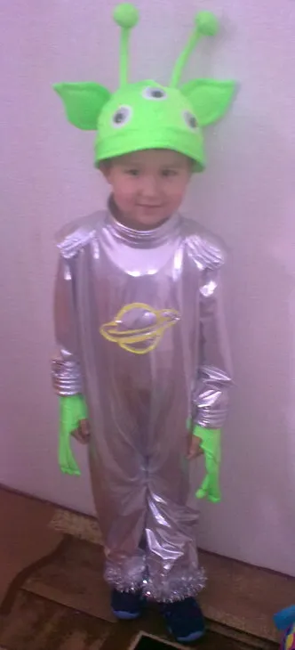 Alien jelmez papírból - online tanfolyam (suit) Alien jelmez papírból - online tanfolyamok