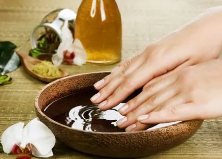 Kozmetikai olajok arckrém helyett tippeket használata (kozmetikai) Kozmetikai olajok arckrém helyett tippeket használva