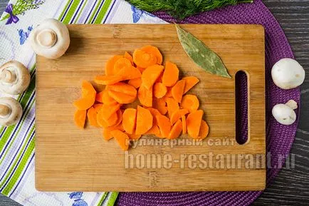 Csirkecomb a sütőben burgonyával recept fényképpel (burgonya) Csirkecomb a sütőben burgonyával recept egy fotó