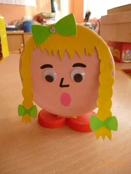 Bábszínház, kézműves készült hulladék anyagok