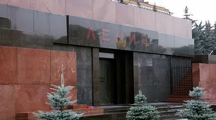 Lenin életének fordul elő, hogy a mauzóleum (Lenin) Lenin él, hogy mi történik a mauzóleumban