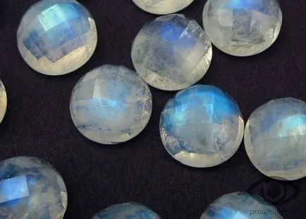 Moonstone tulajdonságokkal rendelkeznek, amelyek a jelek az állatöv alkalmas (Moonstone Zodiac tulajdonságok) Moonstone tulajdonságokkal egyik állatövi illik