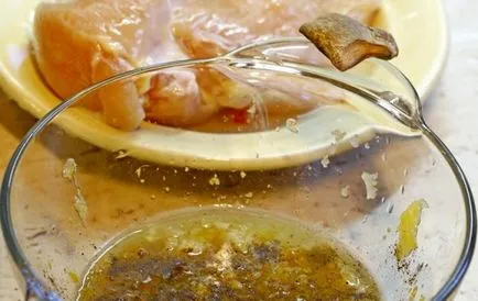 A pác a csirkemellet a sütőbe, és sült receptek